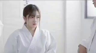 糊涂成熟的金发美女 前凸后翘的身材